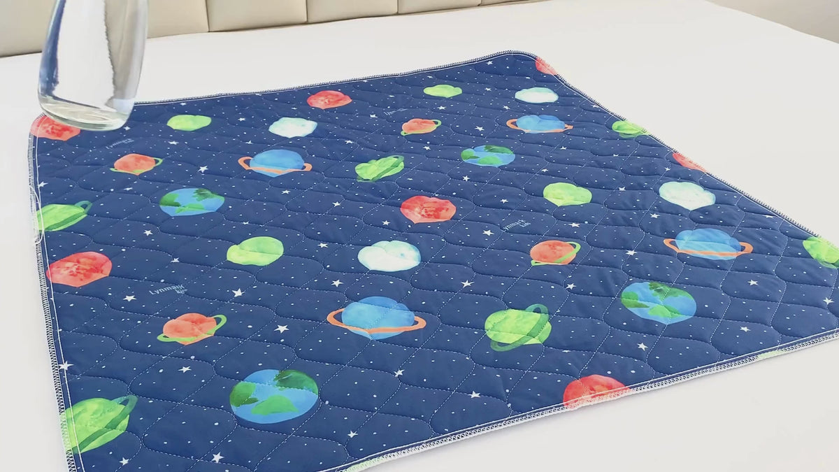 Lynmark Astronaut potty training bed pad non-slip - product demo video