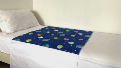 Lynmark Astronaut potty training bed pad with tucks - product demo video