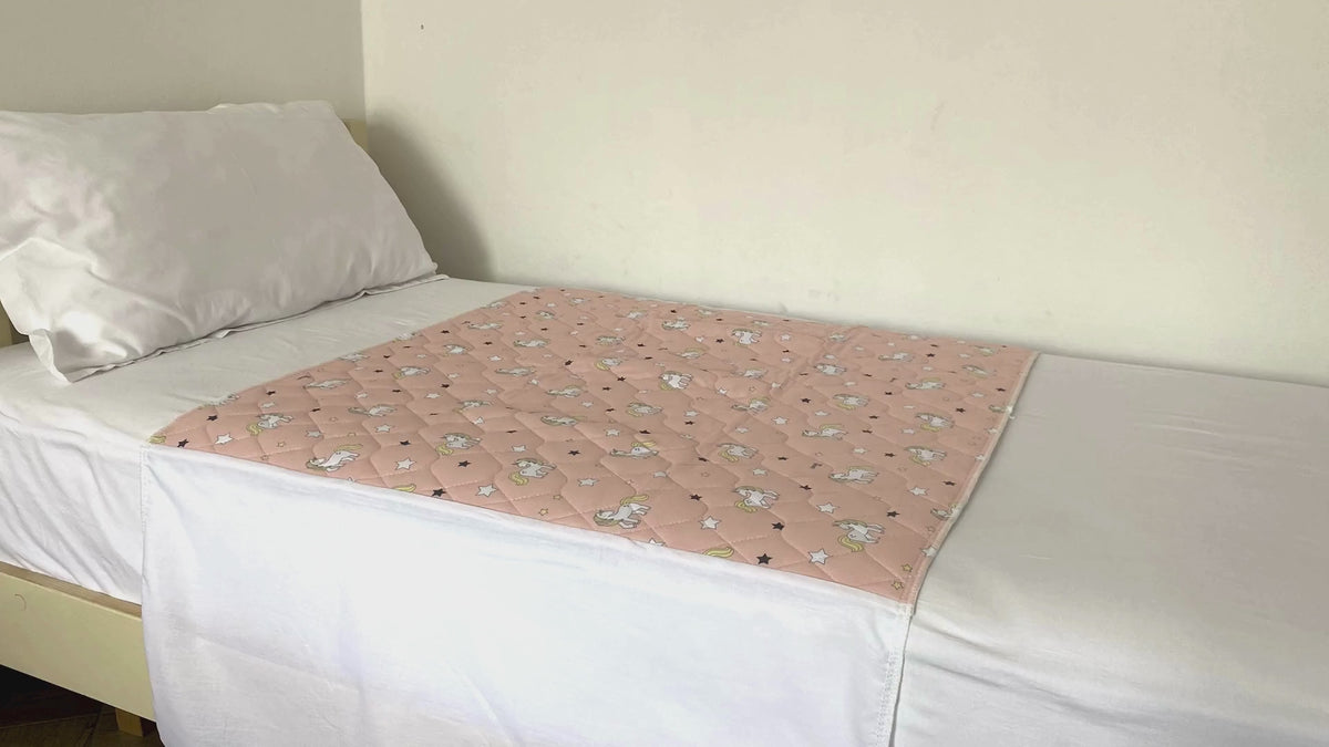 Lynmark Unicorn potty training bed pad with tucks - product demo video