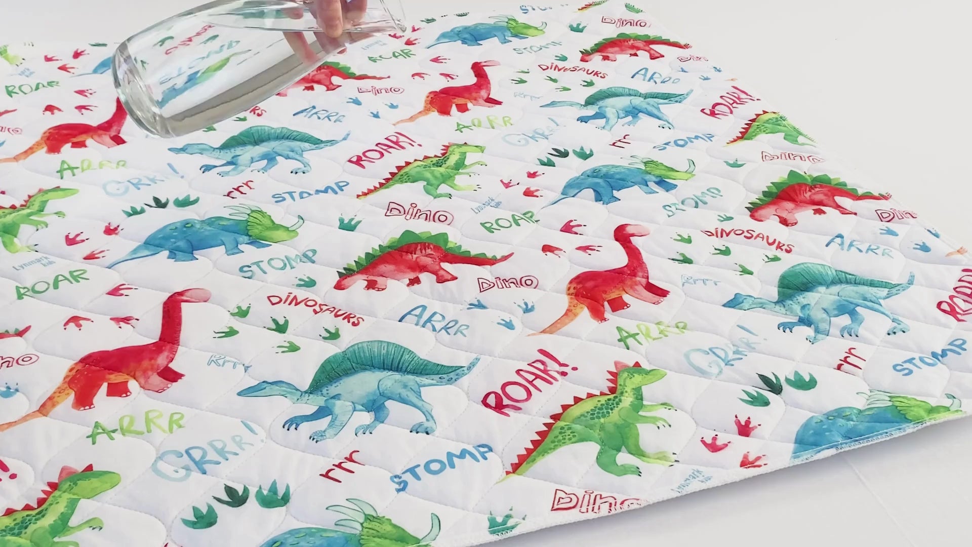 Lynmark Dinosaur potty training bed pad non-slip - product demo video